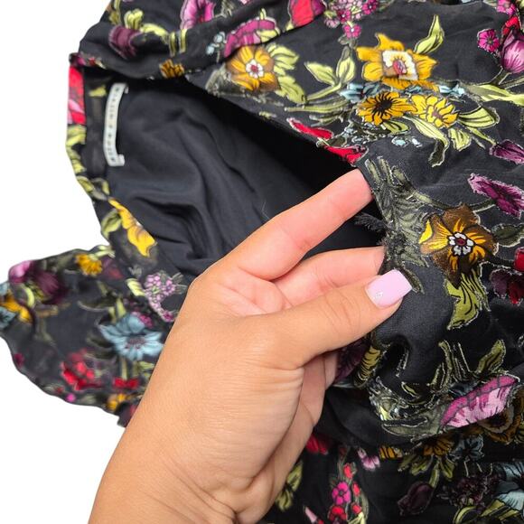 Alice + Olivia Moore Floral Flutter Sleeve Tiered Dress Size: 4 - Picture 6 of 6